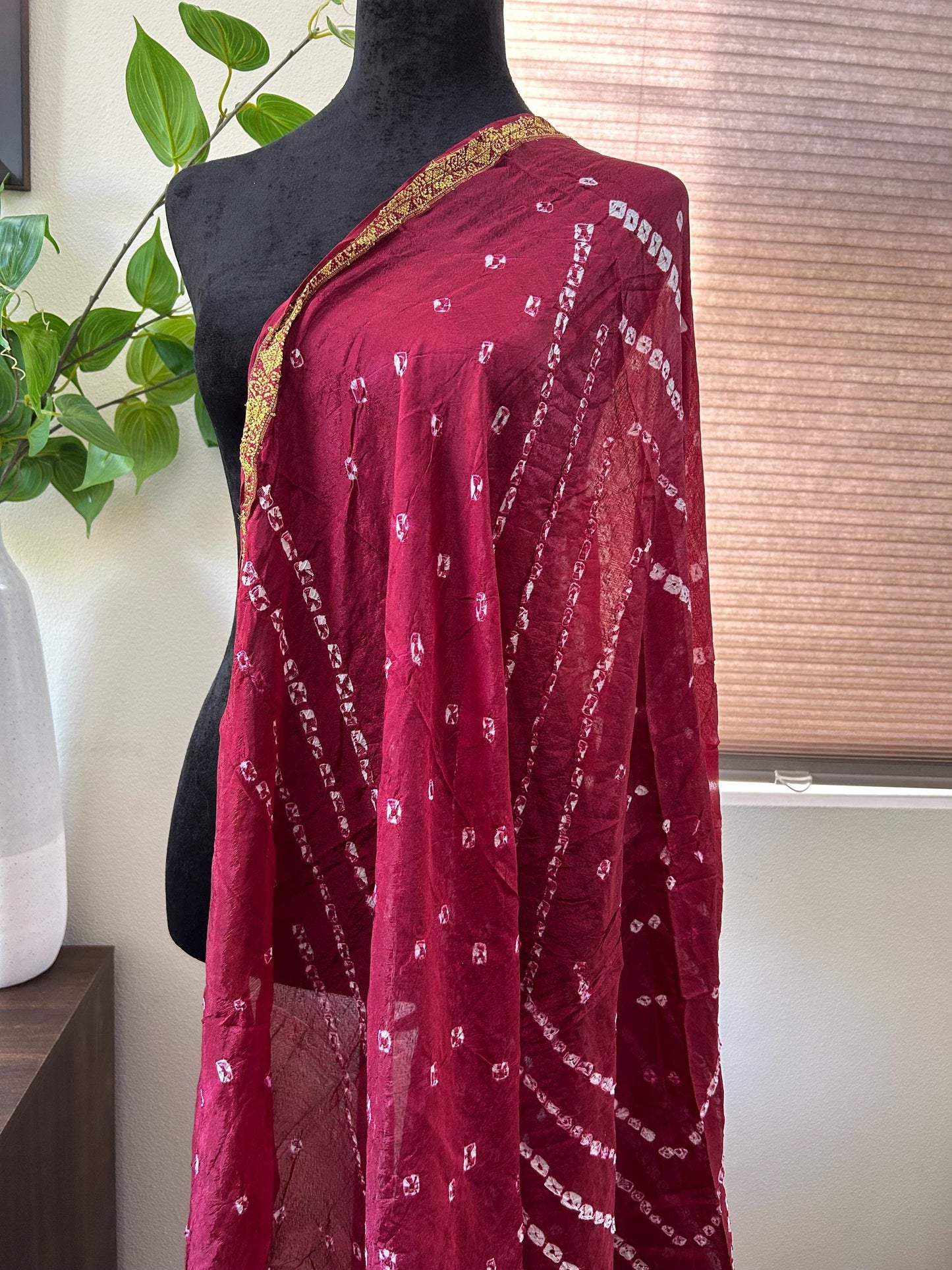 Crushed silk Bandhani dupatta stole with crushed delicate golden border