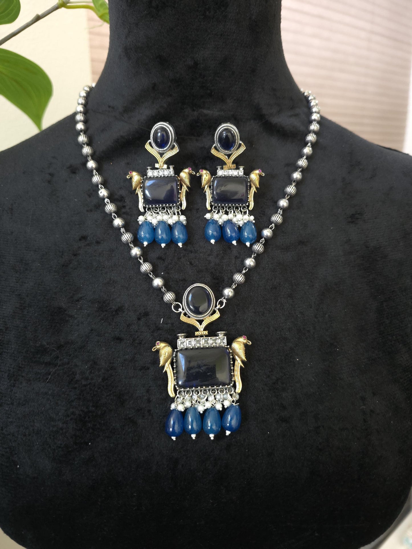 German silver necklace set with doublet stones, pearls trendy