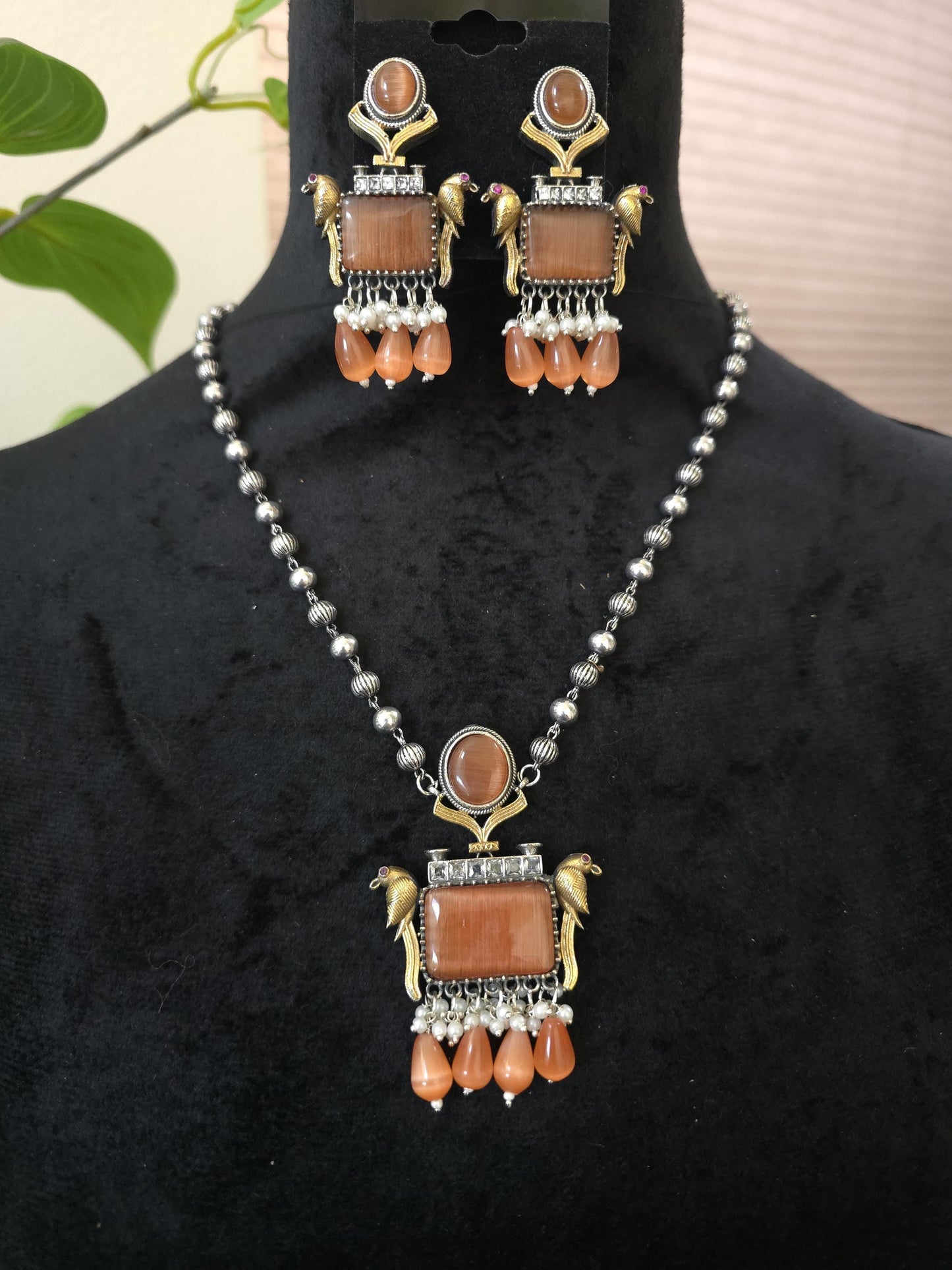 German silver necklace set with doublet stones, pearls trendy