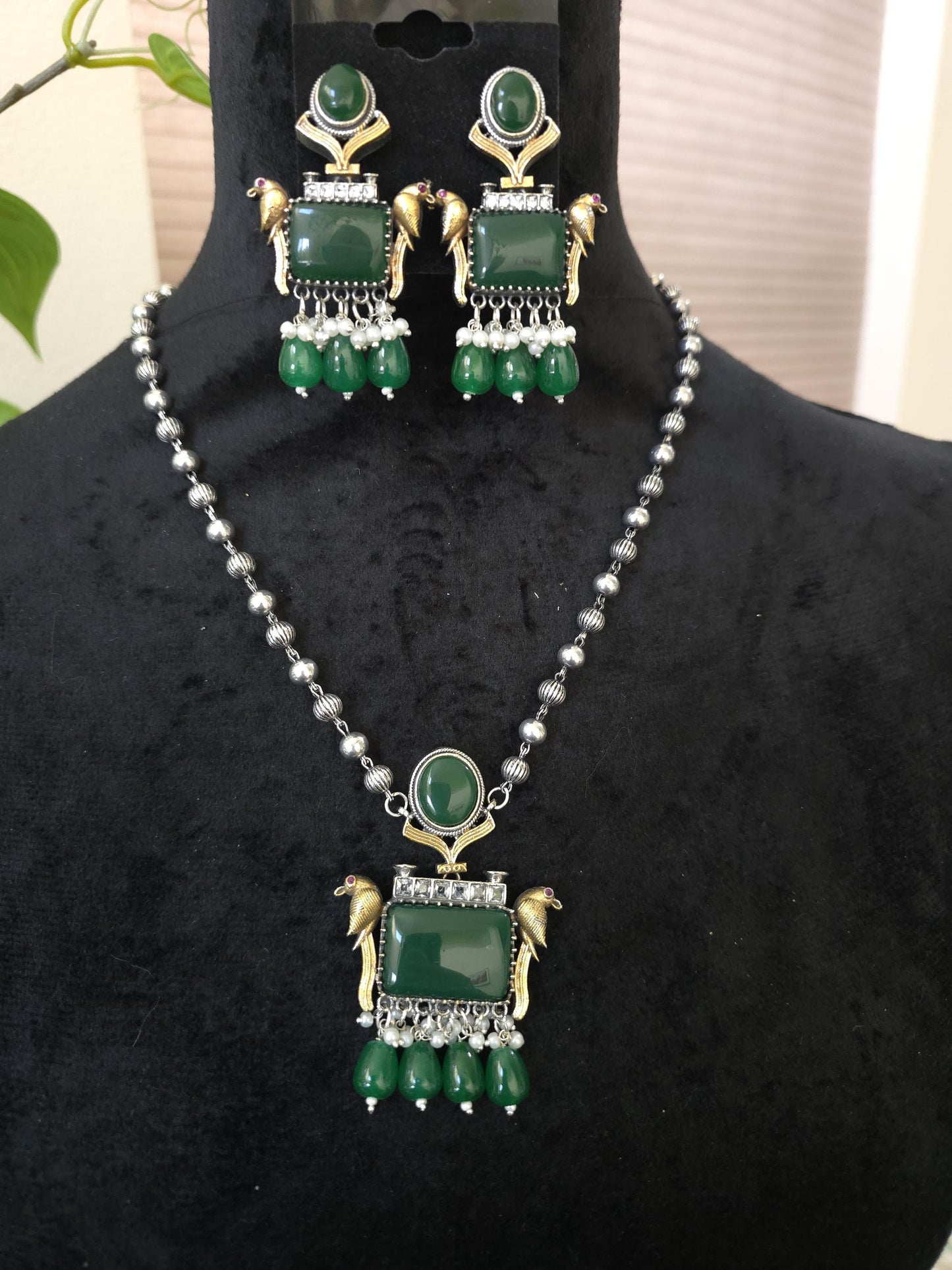 German silver necklace set with doublet stones, pearls trendy