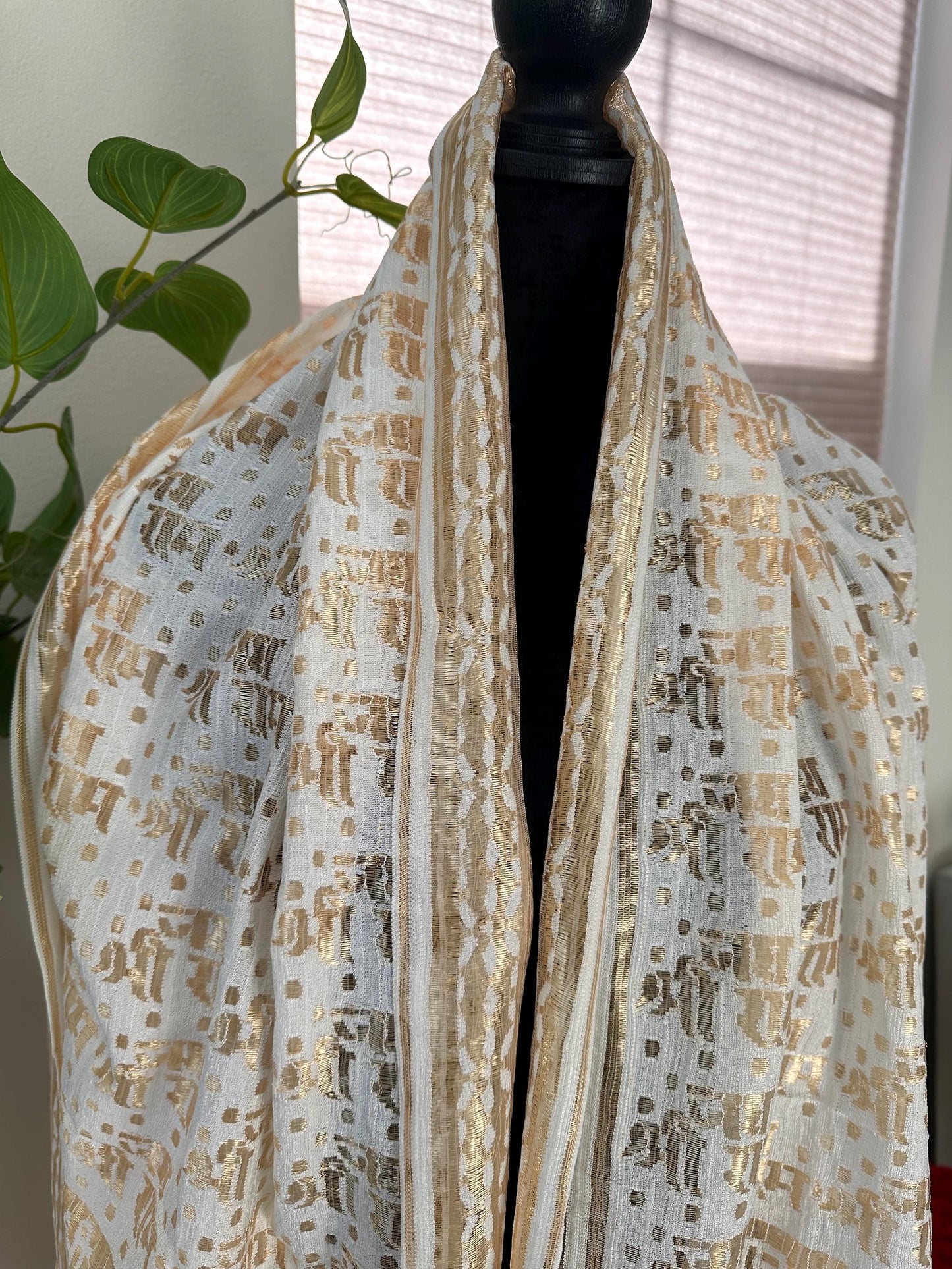 Shri Ram Dupattas in Knitted Lace Net Fabric Unisex stole