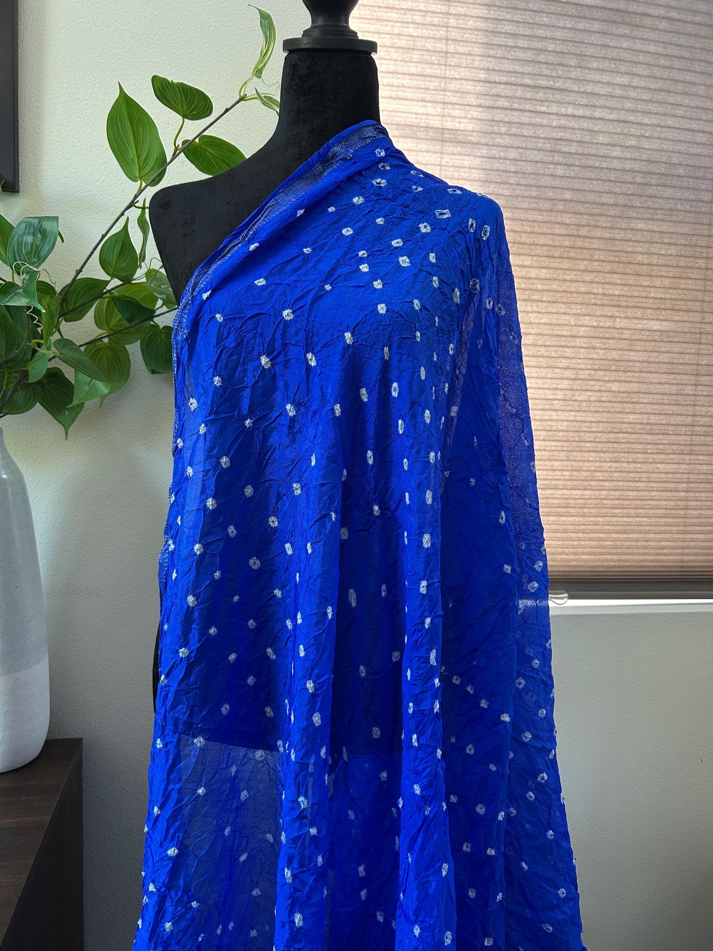 Crushed silk Bandhani dupatta stole with crushed delicate golden border