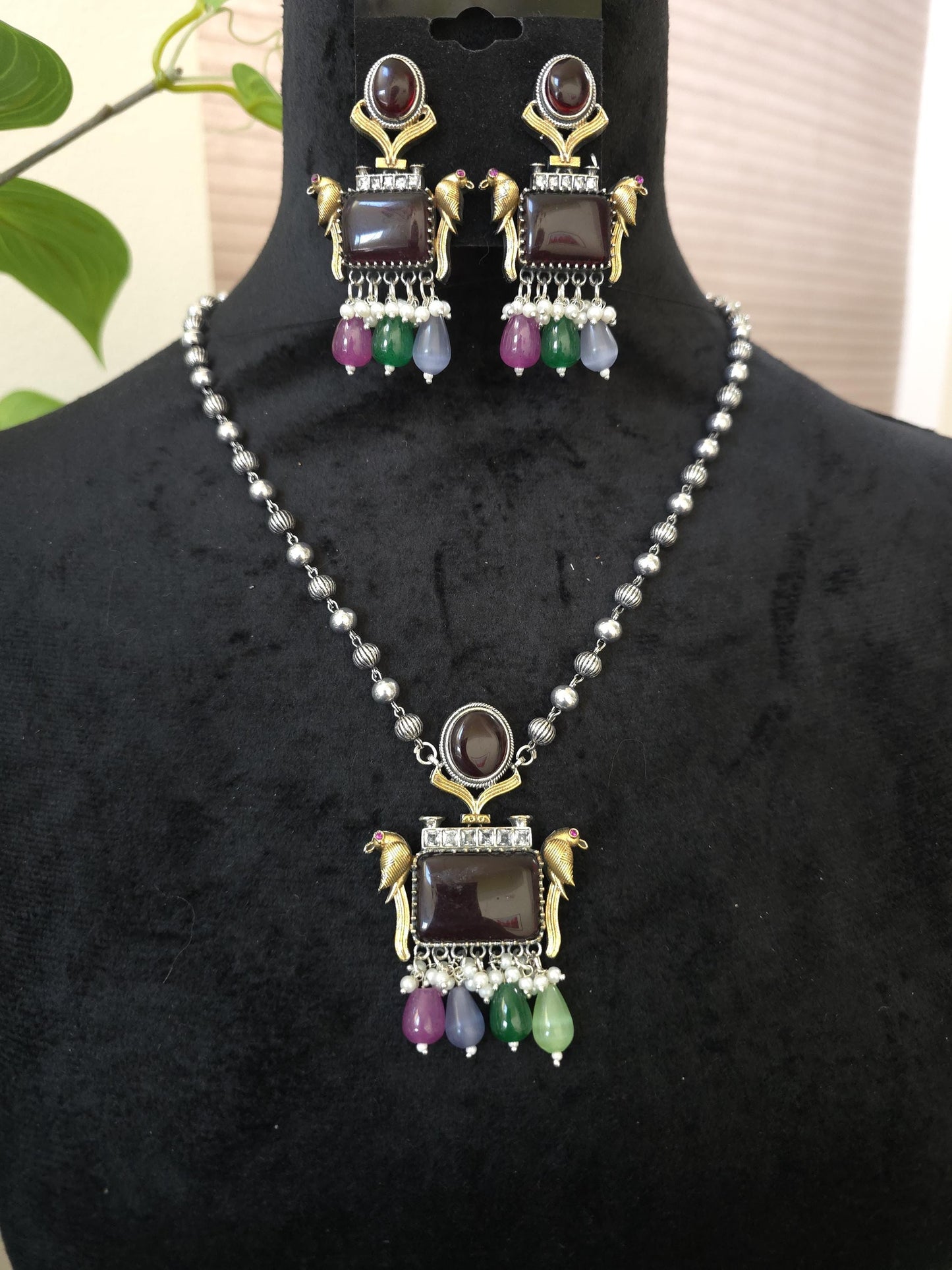German silver necklace set with doublet stones, pearls trendy
