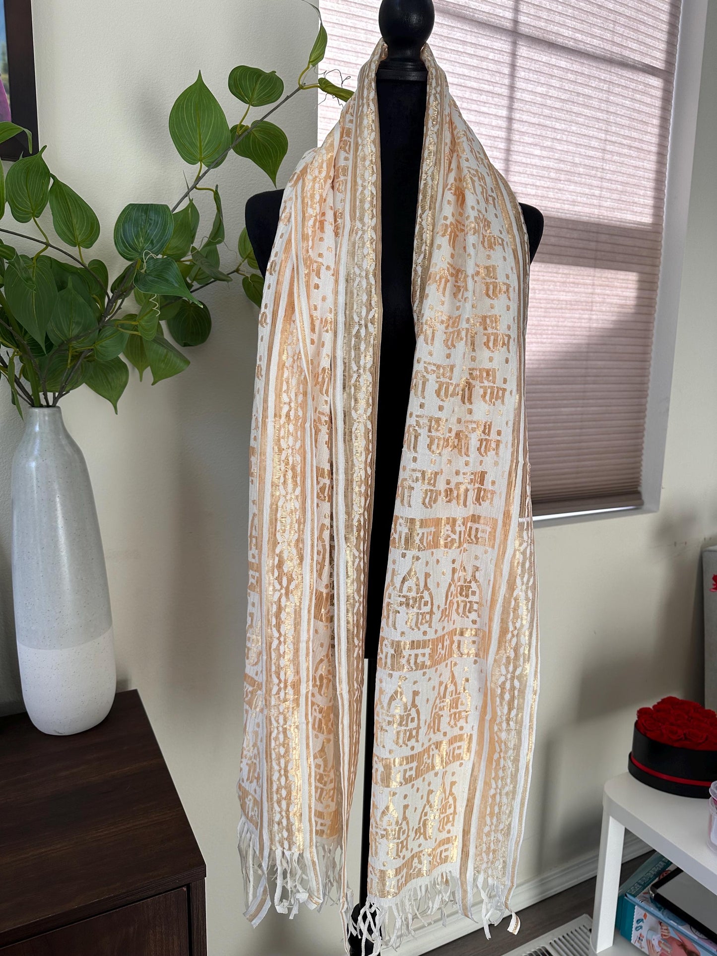 Shri Ram Dupattas in Knitted Lace Net Fabric Unisex stole