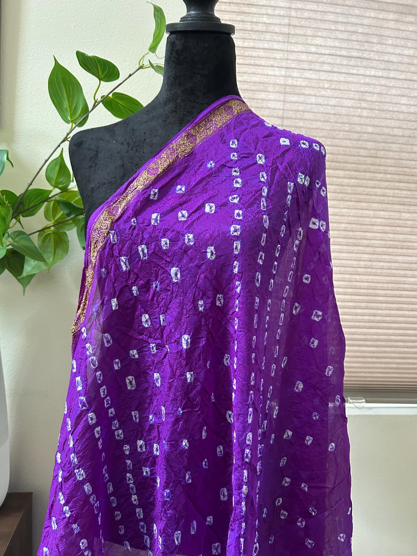 Crushed silk Bandhani dupatta stole with crushed delicate golden border