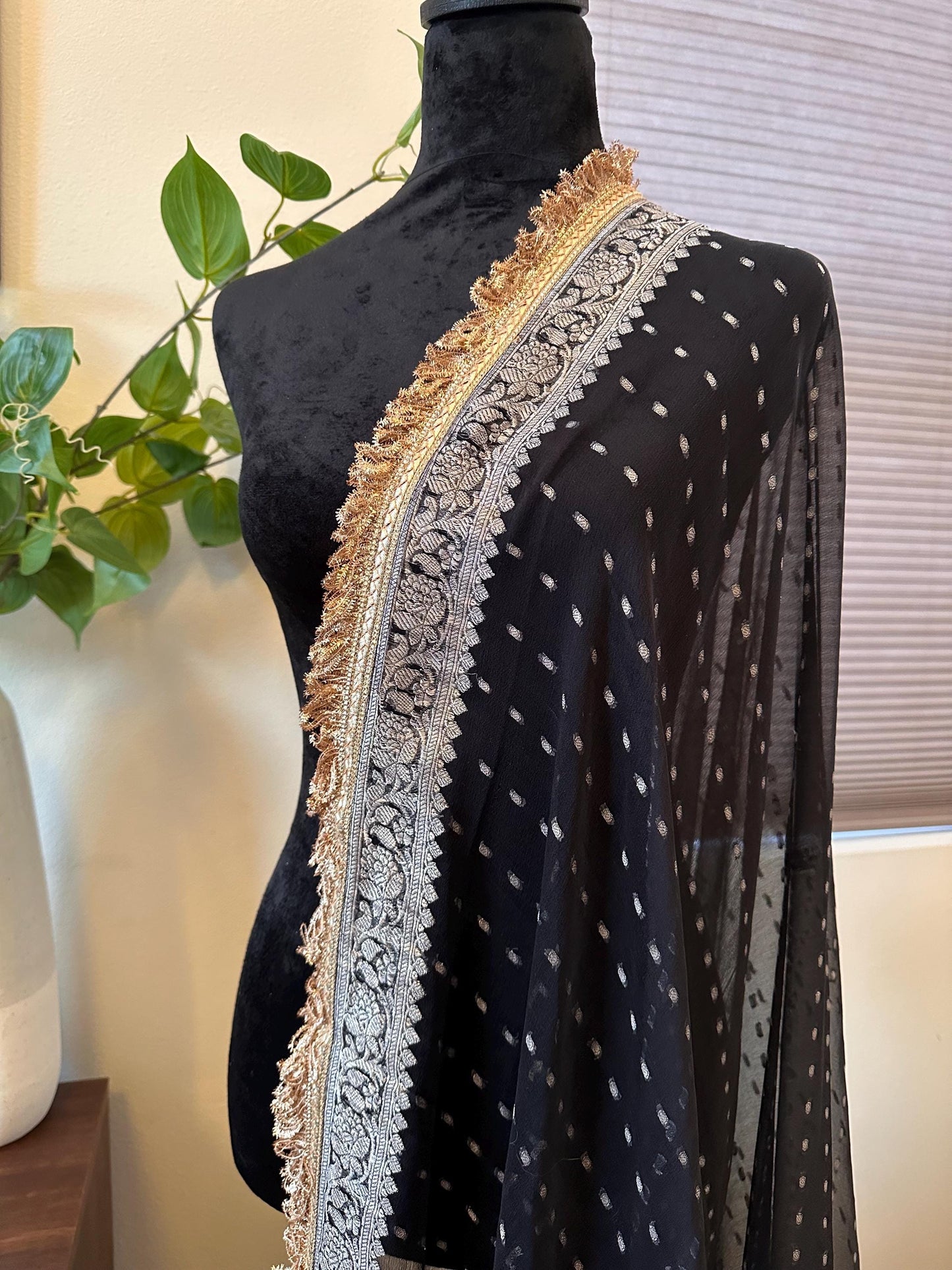 Banarasi Pure Chiffon Handwoven Dupatta stole with lacework