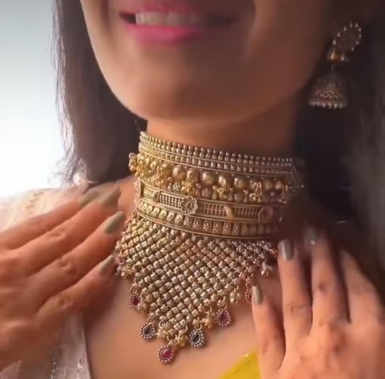 Premium choker necklace set with maang tikka, adjustable gold antique Rajwadi polished