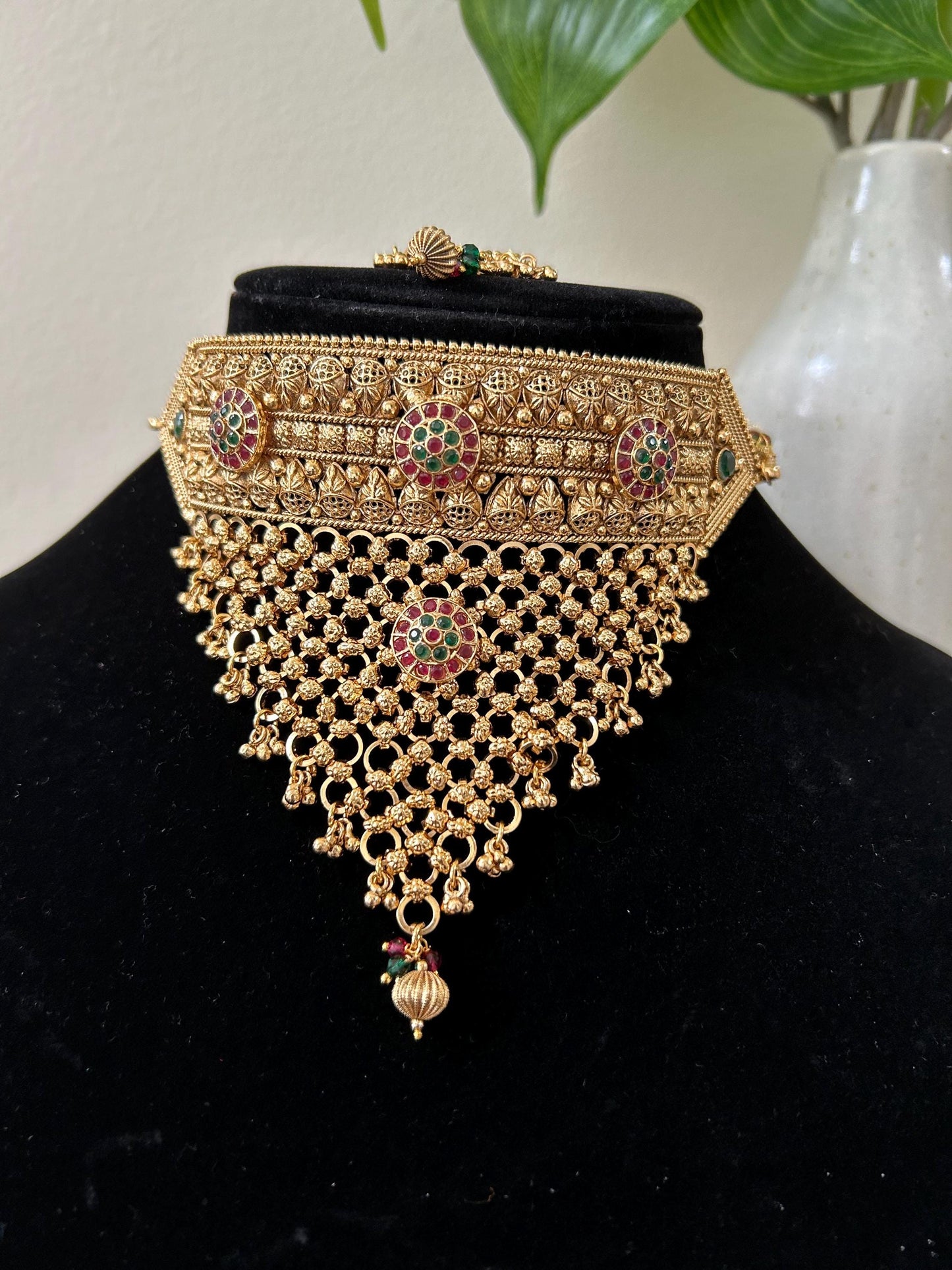 Premium choker necklace set with maang tikka, adjustable gold antique Rajwadi polished