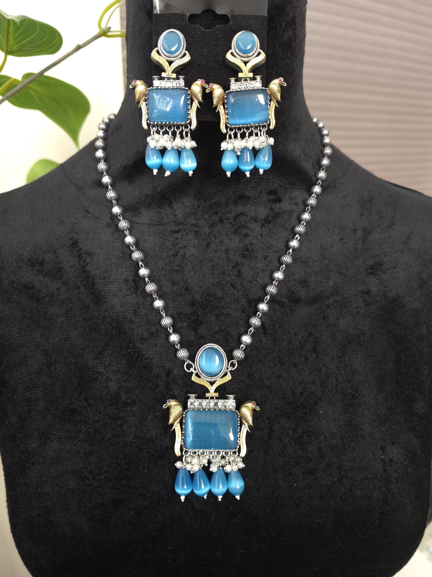 German silver necklace set with doublet stones, pearls trendy