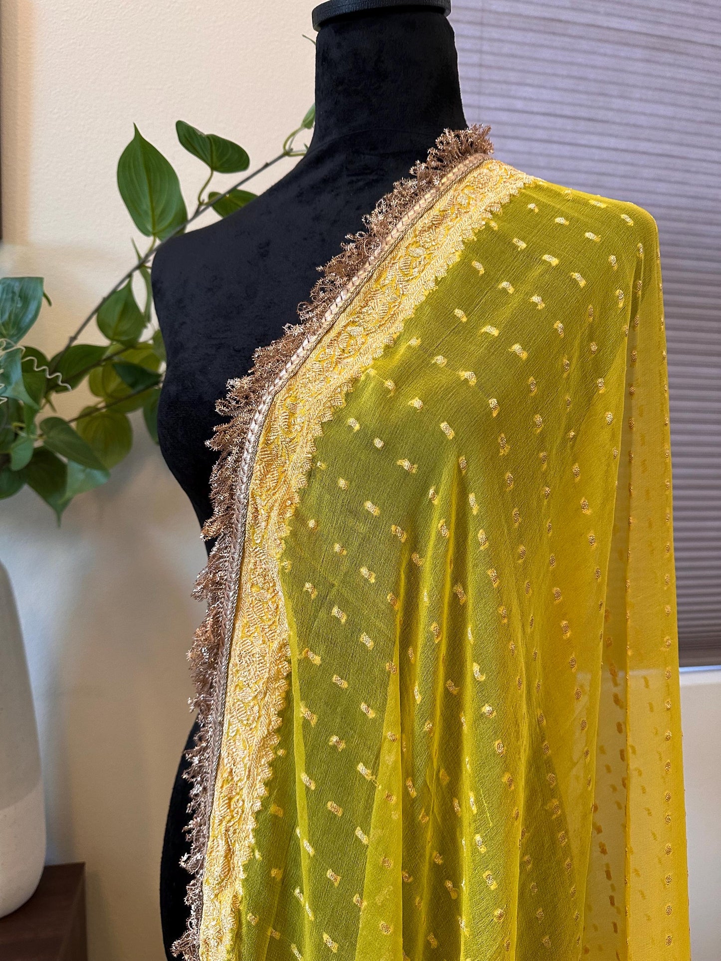 Banarasi Pure Chiffon Handwoven Dupatta stole with lacework