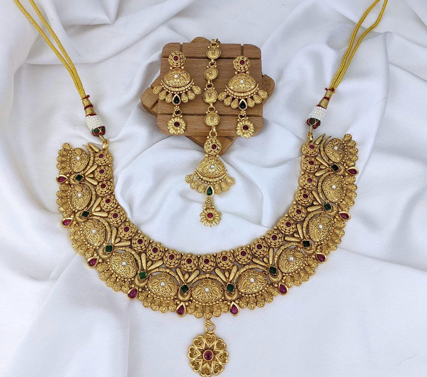 Antique finished gold necklace set ruby green