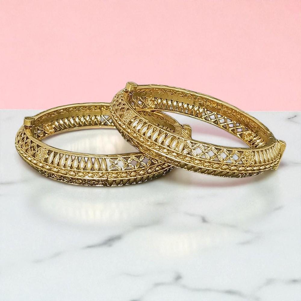 Delicate design gold polished Bangle Set openable