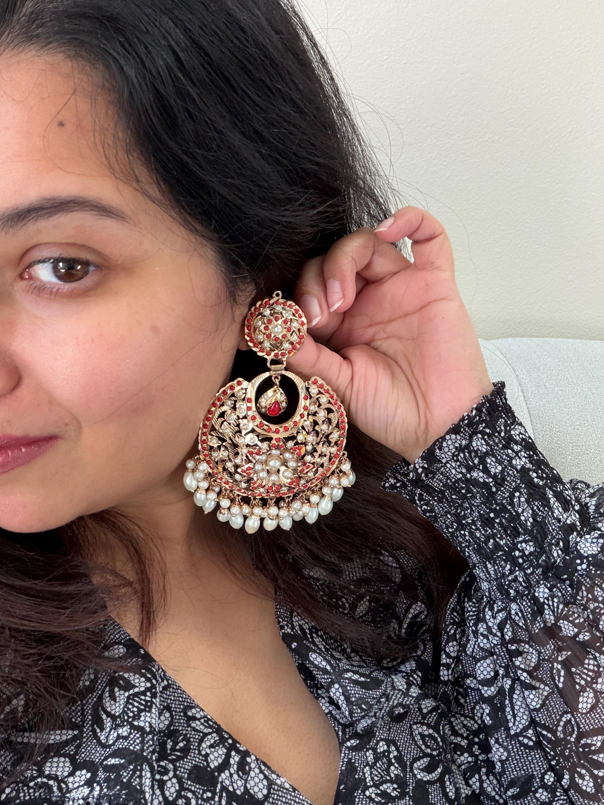 Handcrafted Jadau earrings, premium, with pearls and semiprecious rubies stones, gold-plated