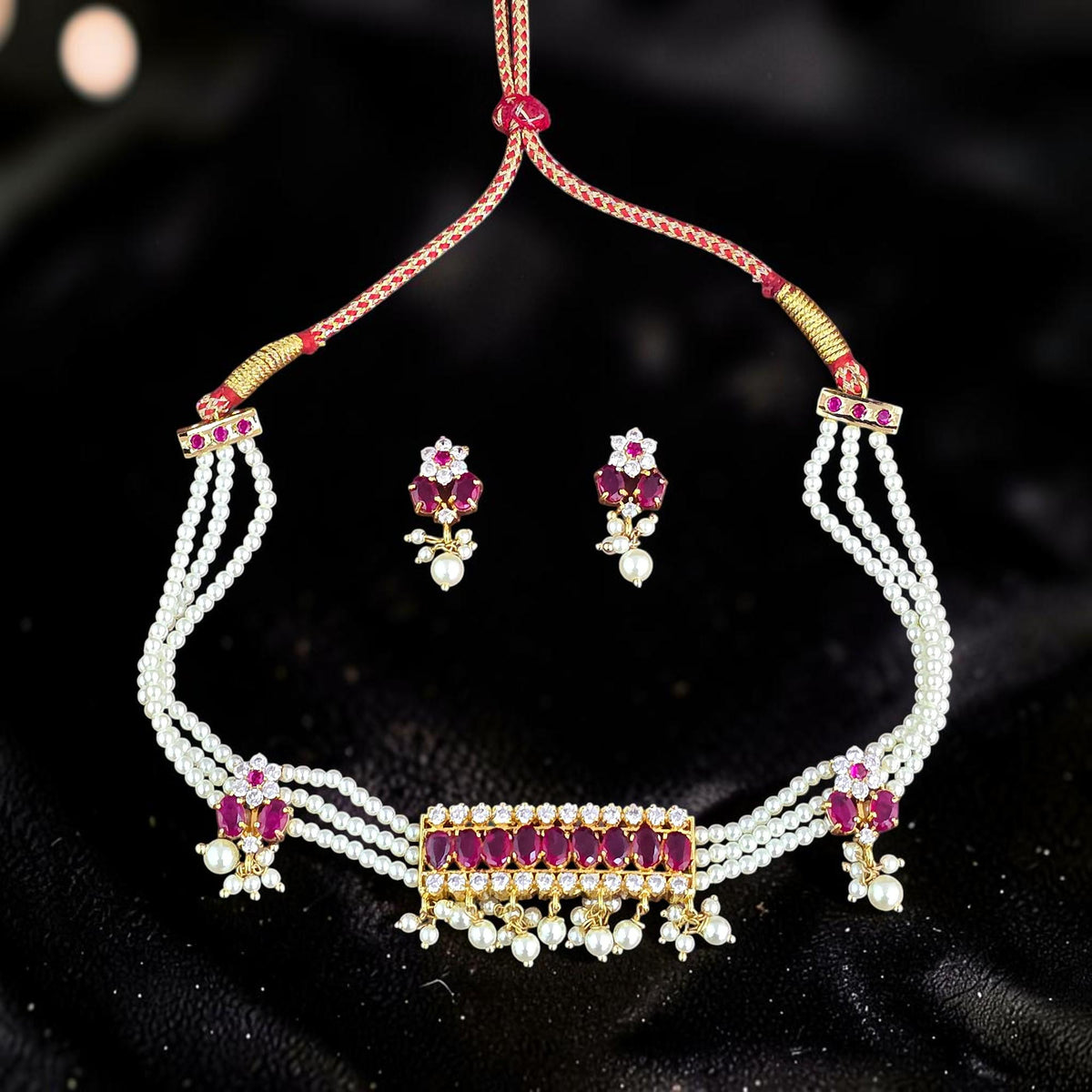 Maharashtrian-style chinchapeti necklace set with pendant and pearls