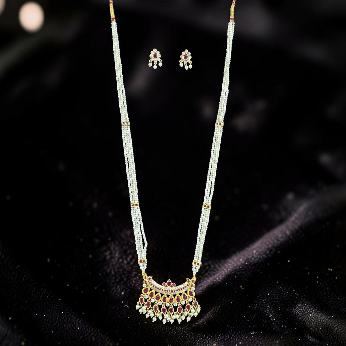 Maharashtrian-style tanmani necklace set with pendant and pearls