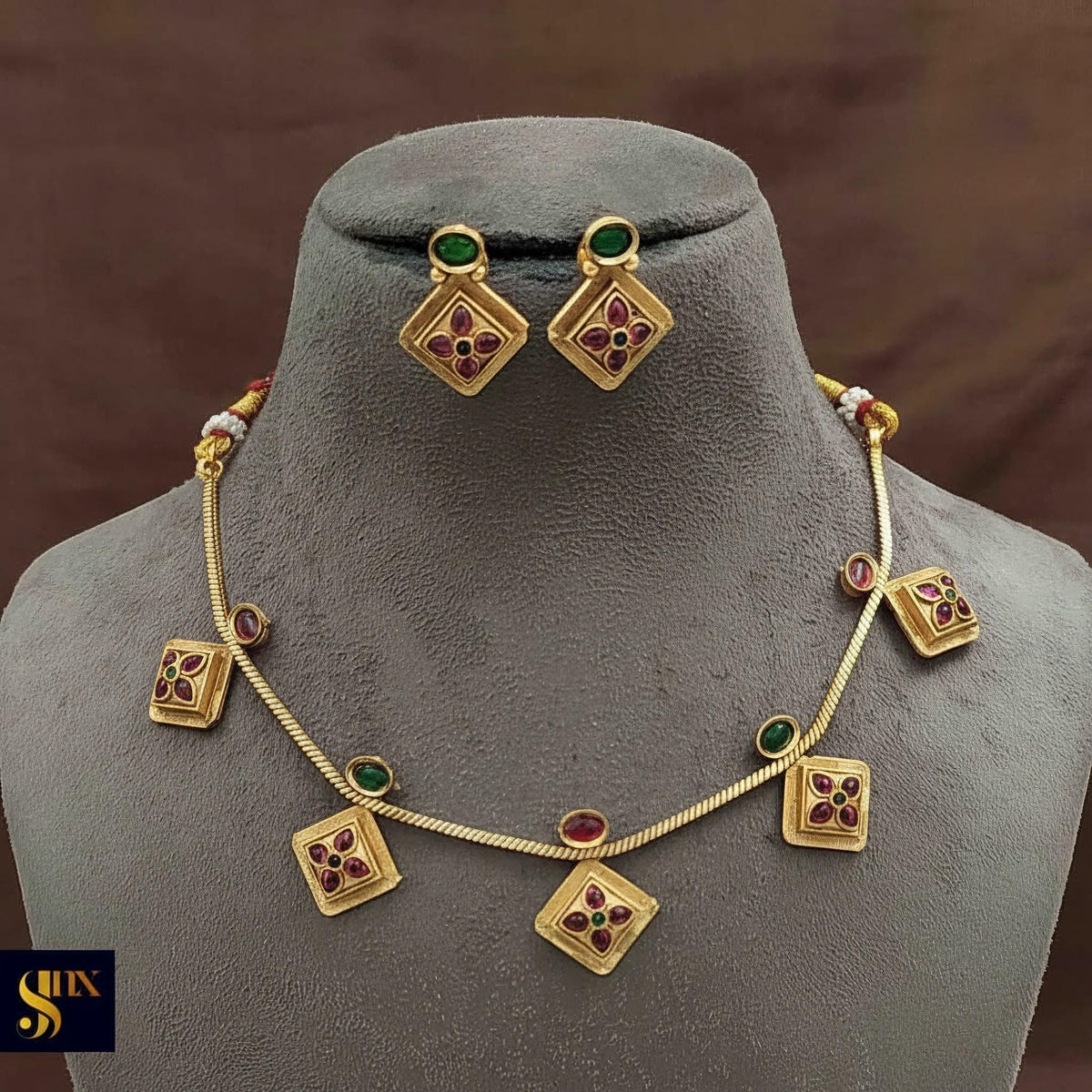 Minimal delicate necklace set with antique gold polished