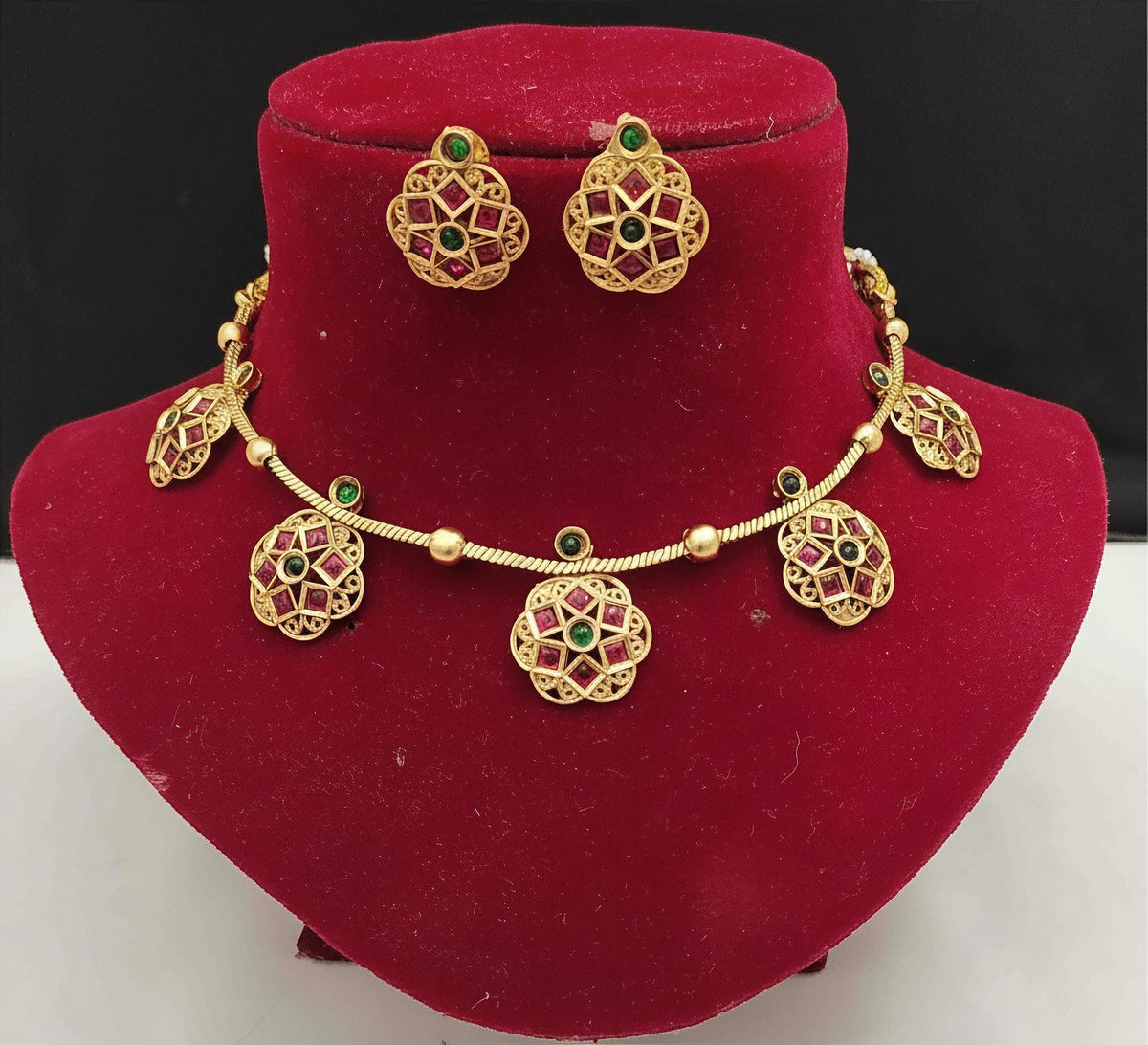 Minimal delicate necklace set with antique gold polished