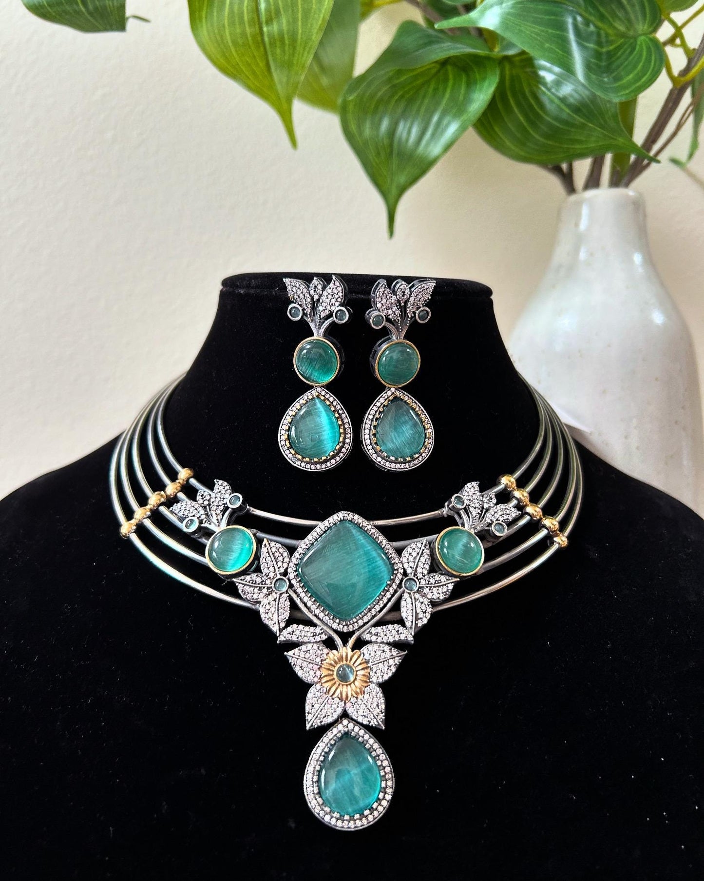 Sabya inspired hasli set modern, fusion jewelry silver oxidized polished necklace set with stones and diamonds