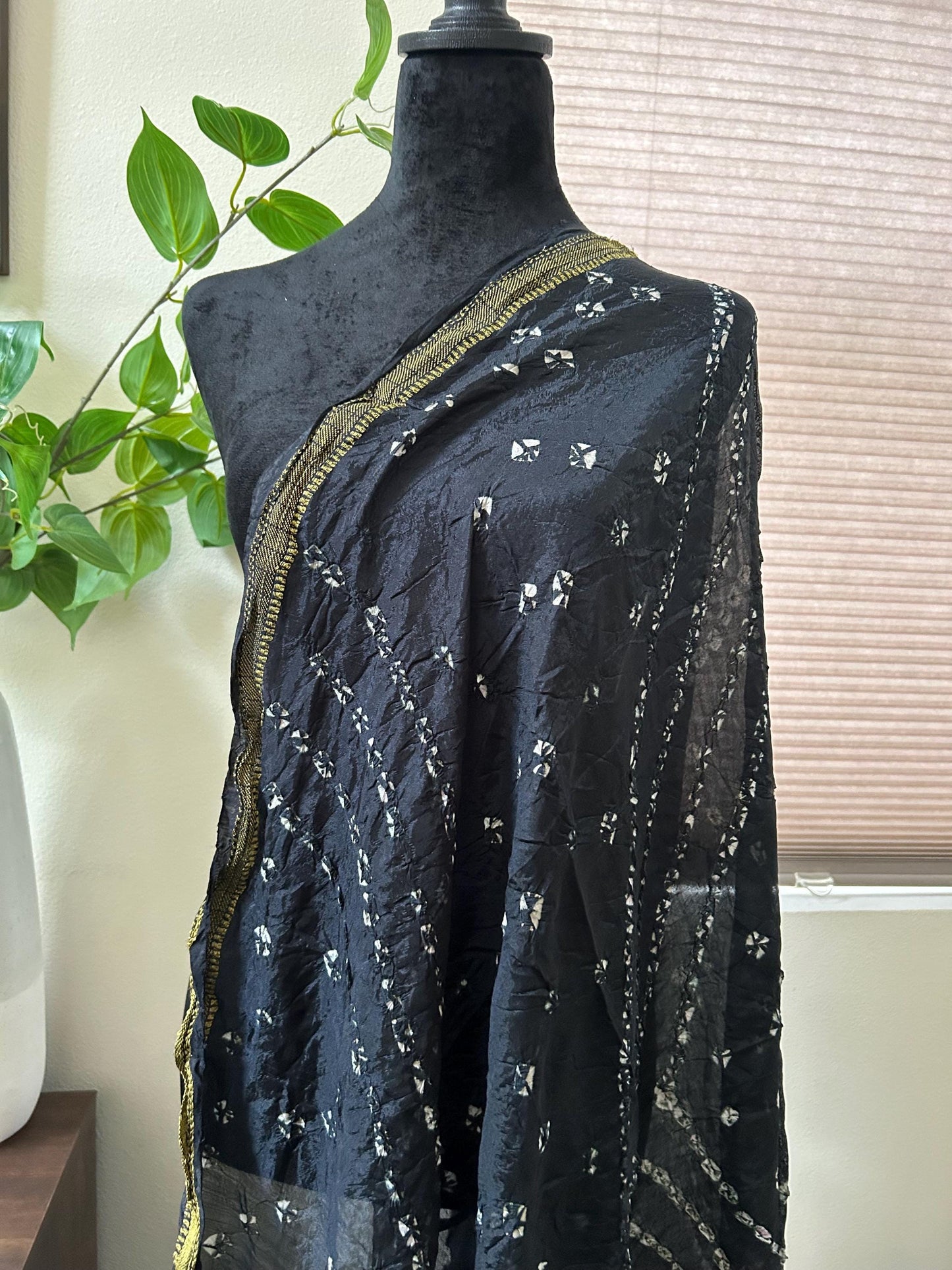 Crushed silk Bandhani dupatta stole with crushed delicate golden border