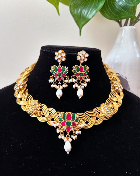 Sabya inspired hasli set modern, fusion jewelry gold polished necklace set with kemp jadao and diamonds