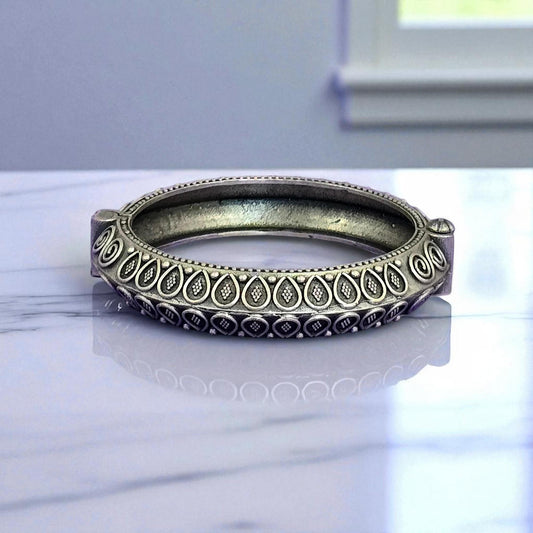 Openable Kada With Oxidised Plating