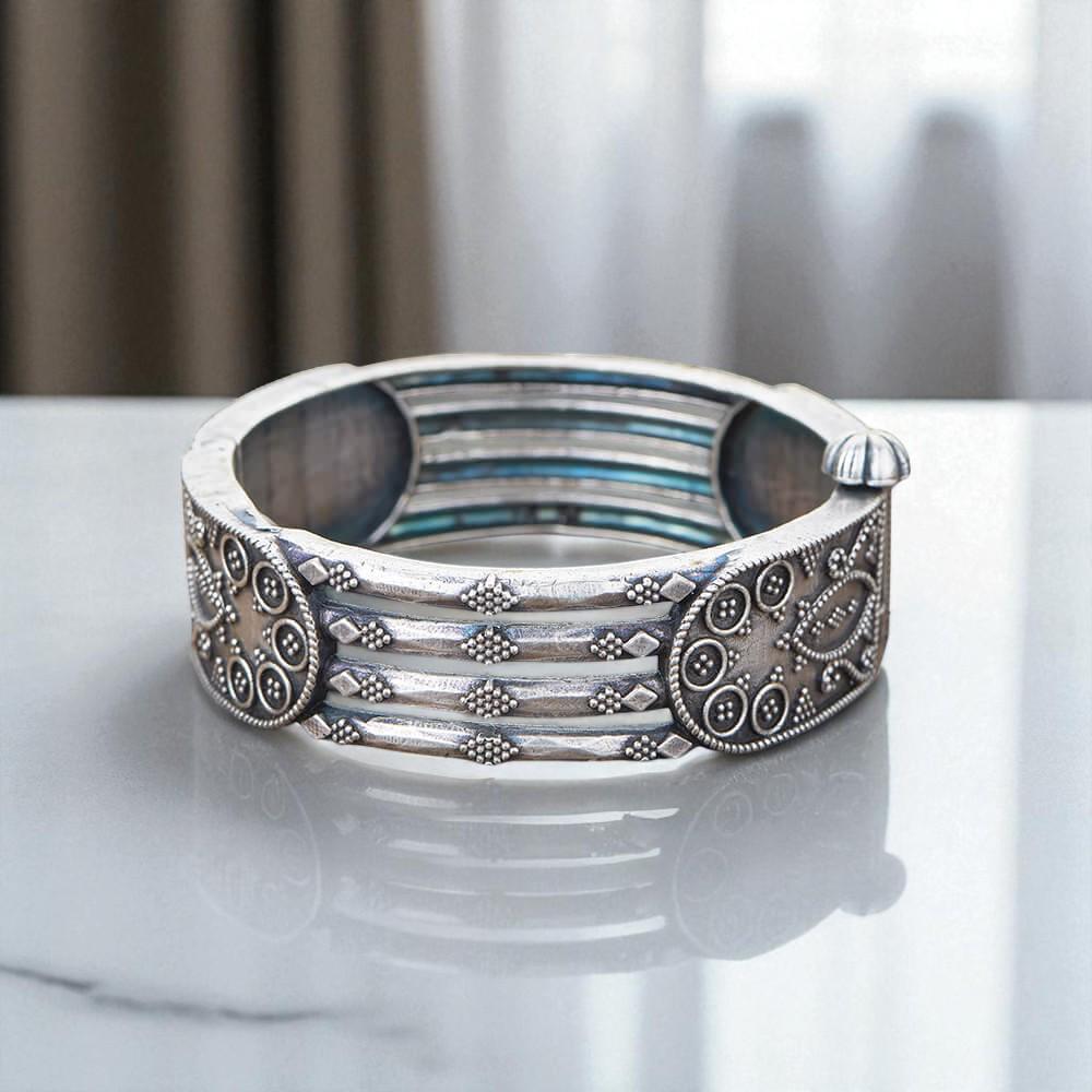 Openable Kada With Oxidised Plating