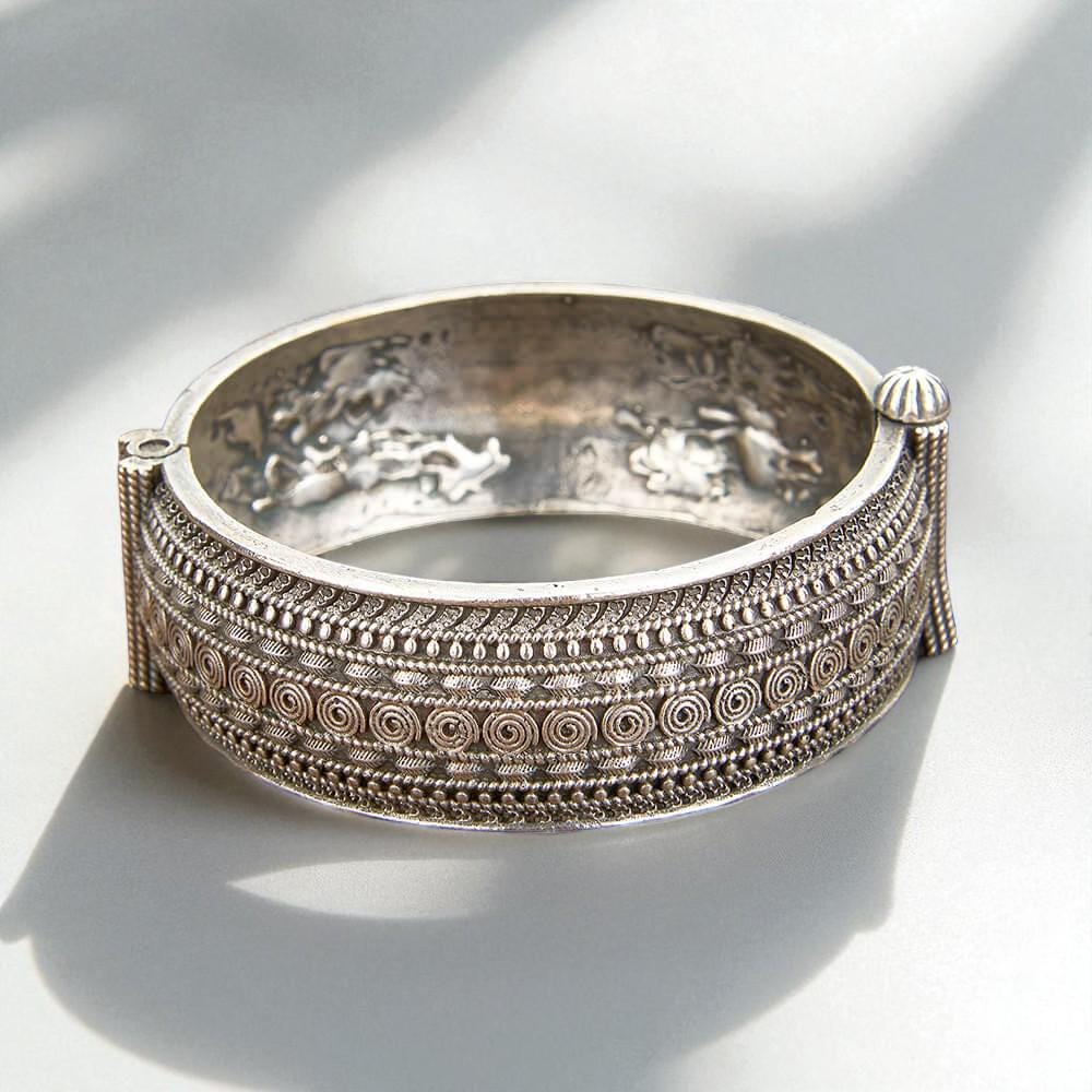 Openable Kada With Oxidised Plating