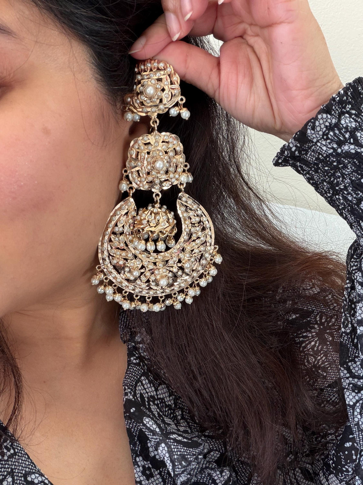 Handcrafted Jadau earrings, premium, with pearls, gold-plated