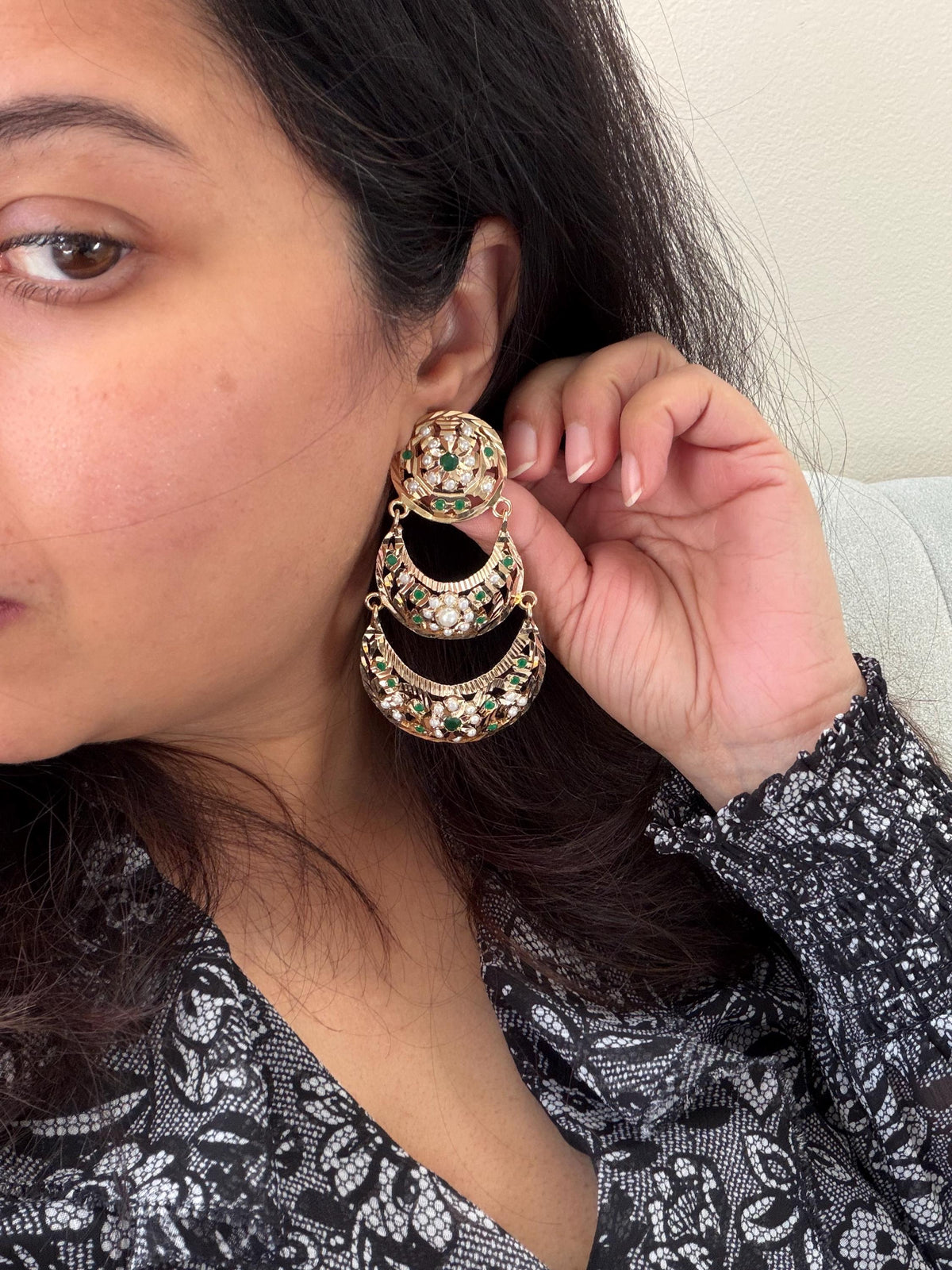 Handcrafted Jadau earrings, premium, with pearls and semiprecious stones, gold-plated