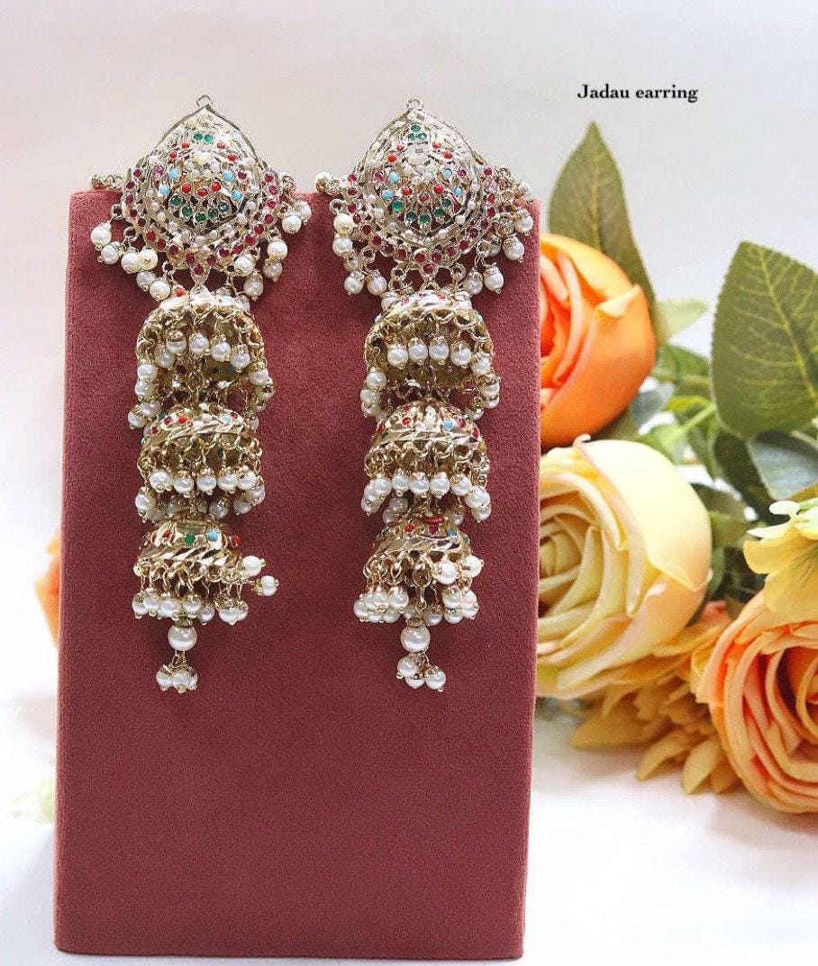 Handcrafted Jadau earrings, premium, with pearls and semiprecious firozi stones, gold-plated