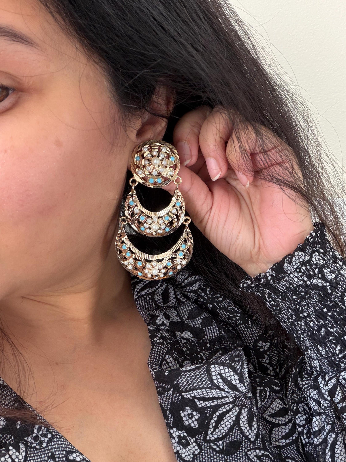 Handcrafted Jadau earrings, premium, with pearls and semiprecious stones, gold-plated
