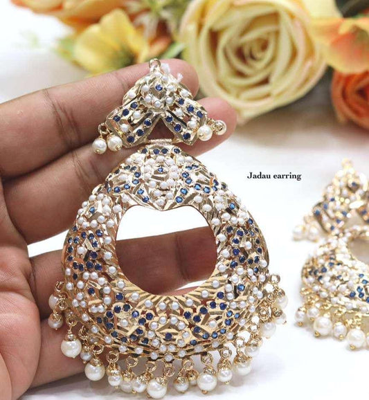 Handcrafted Jadau earrings, premium, with pearls and semiprecious emerald stones, gold-plated