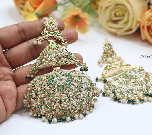 Handcrafted Jadau earrings, premium, with pearls and semiprecious stones emeralds, gold-plated