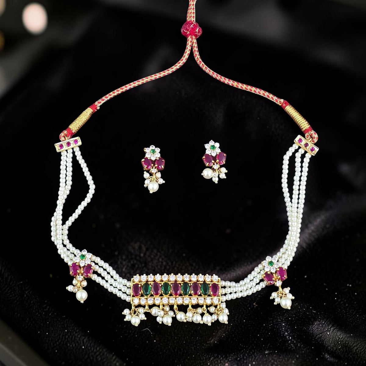 Maharashtrian-style chinchapeti necklace set with pendant and pearls