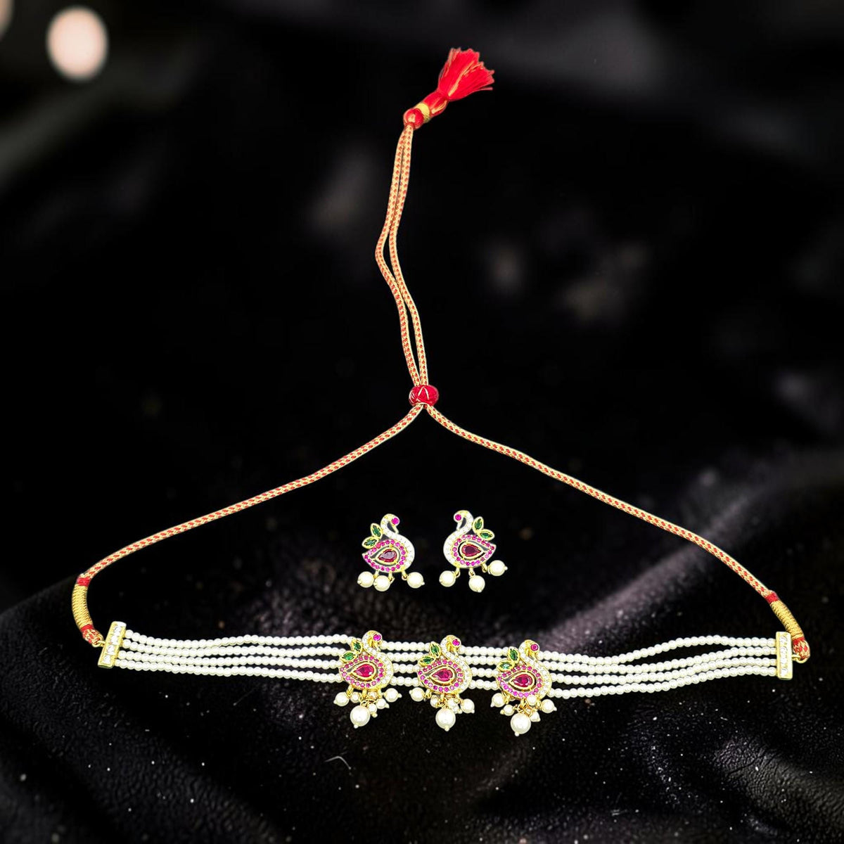 Maharashtrian-style chinchapeti necklace set with pendant and pearls