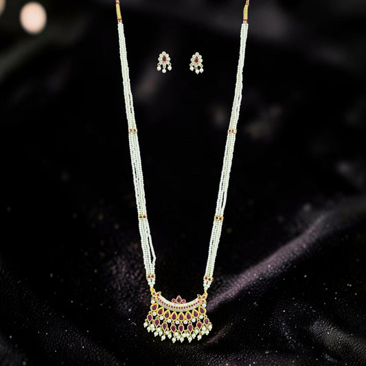 Maharashtrian-style tanmani necklace set with pendant and pearls
