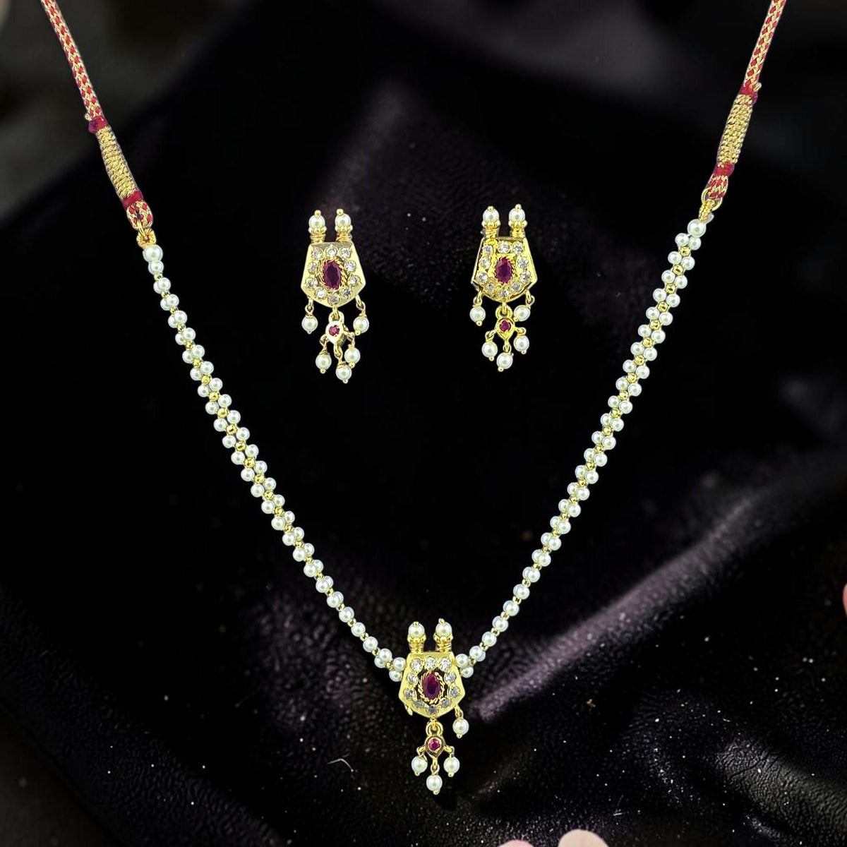 Maharashtrian-style delicate small necklace set with pendant and pearls