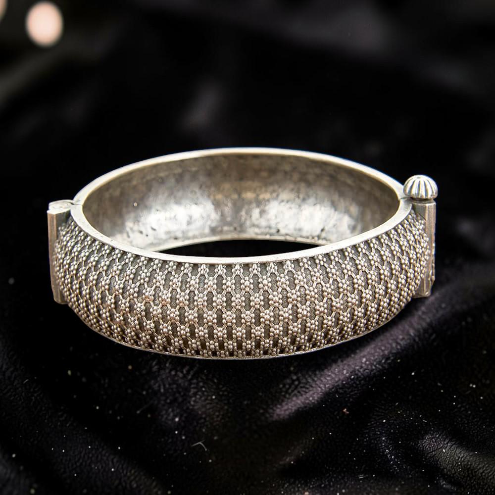Openable Kada With Oxidised Plating