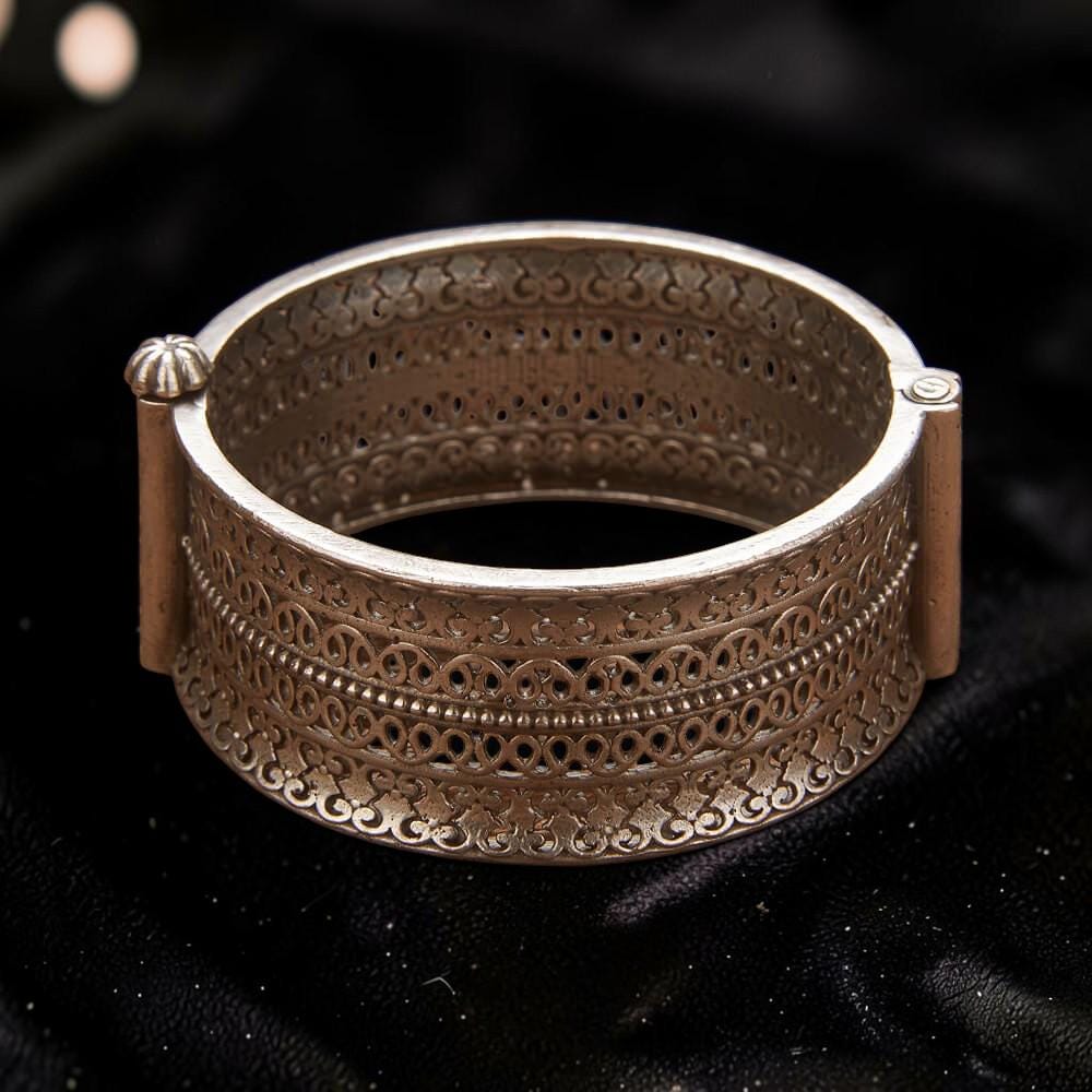 Openable Kada With Oxidised Plating