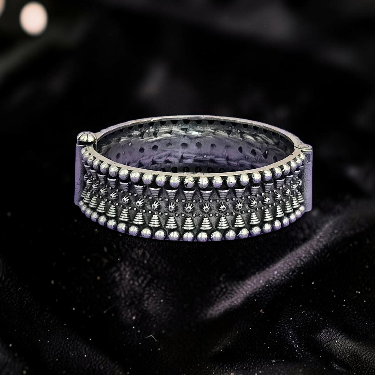 Openable Kada With Oxidised Plating
