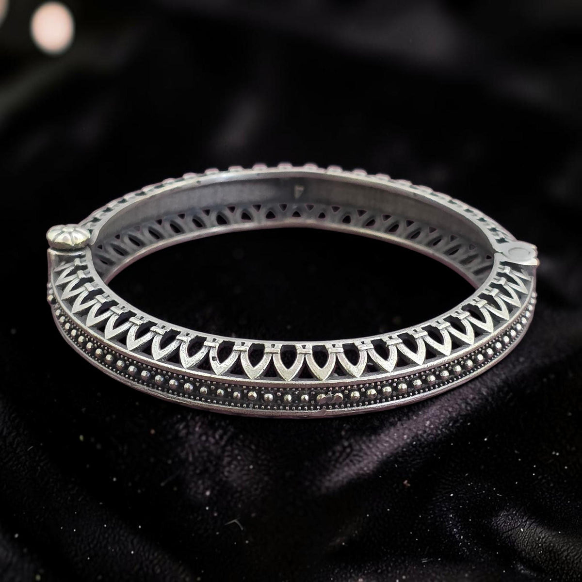 Openable Kada With Oxidised Plating