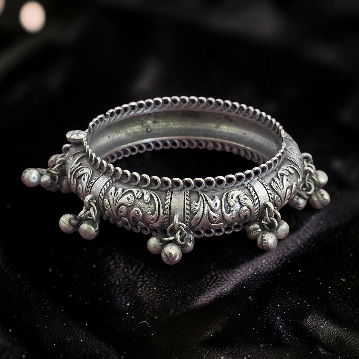 Openable Kada With Oxidised Plating