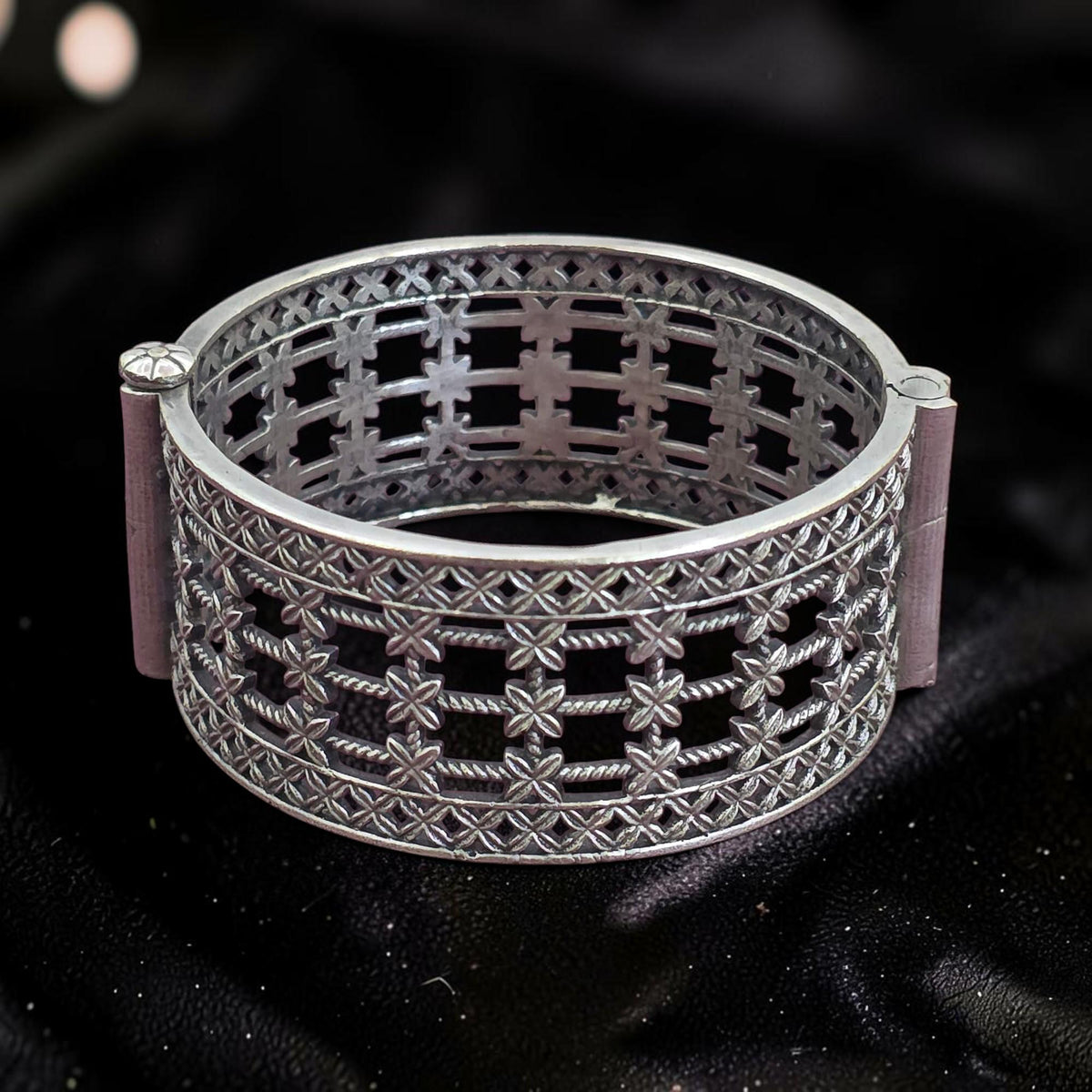 Openable Kada With Oxidised Plating