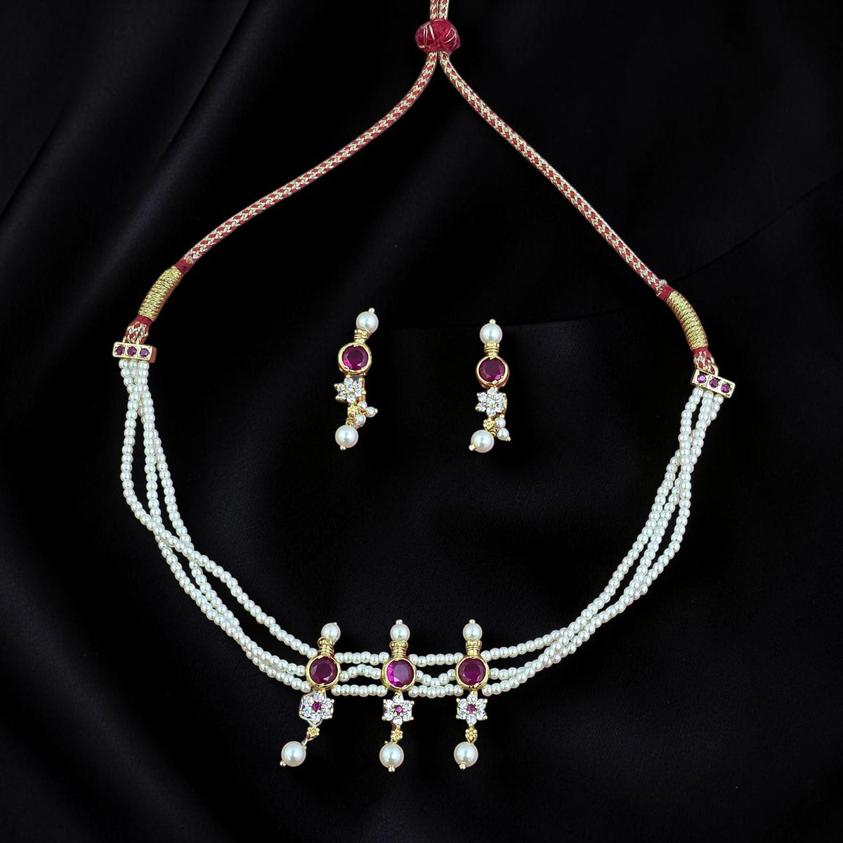 Maharashtrian-style chinchapeti necklace set with pendant and pearls