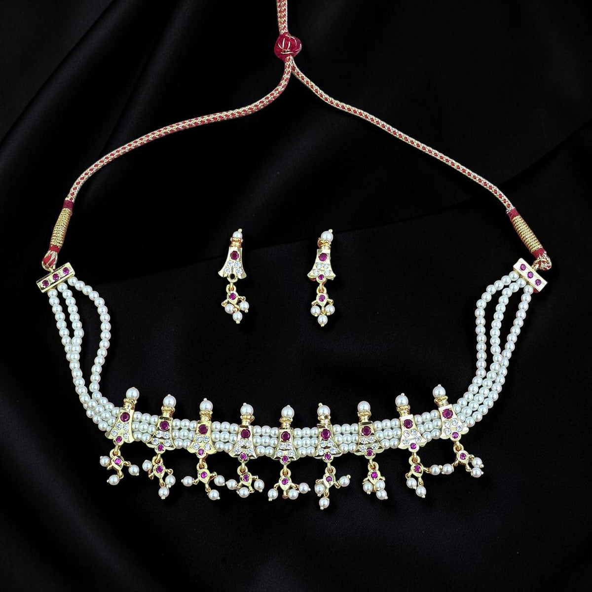 Maharashtrian-style chinchapeti necklace set with pendant and pearls