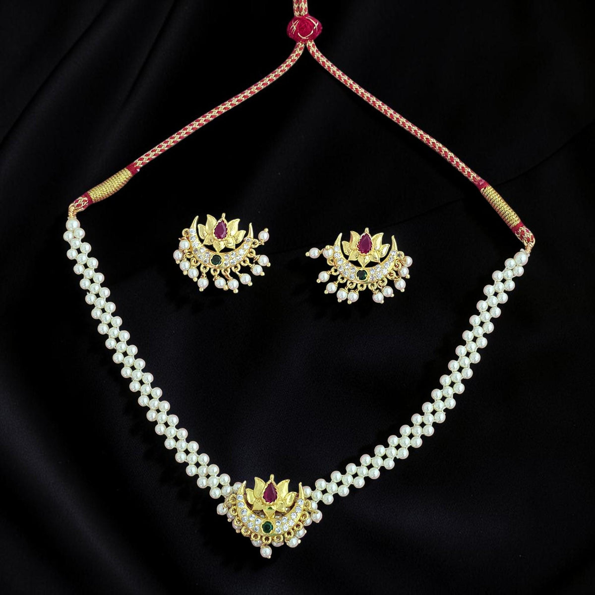 Maharashtrian-style delicate small necklace set with pendant and pearls