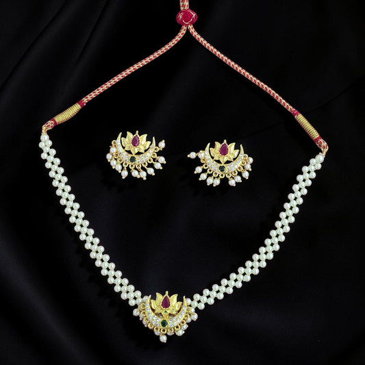 Maharashtrian-style delicate small necklace set with pendant and pearls