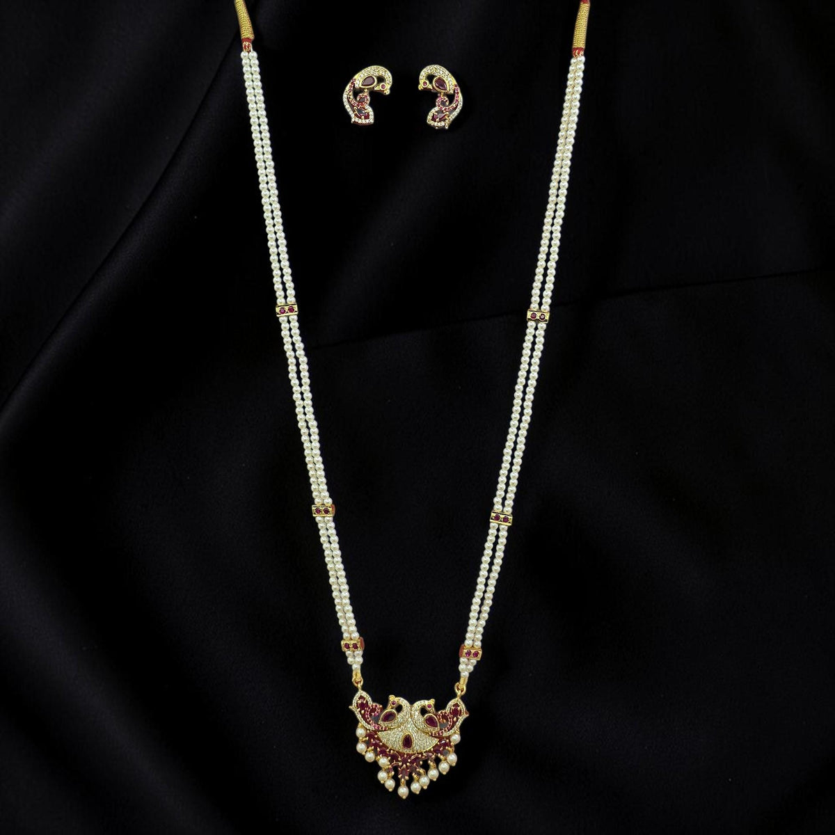 Maharashtrian-style tanmani necklace set with pendant and pearls