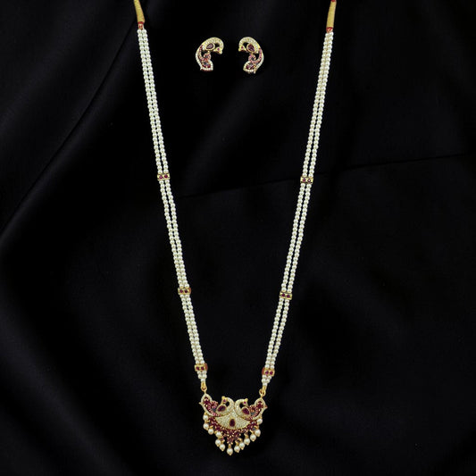 Maharashtrian-style tanmani necklace set with pendant and pearls