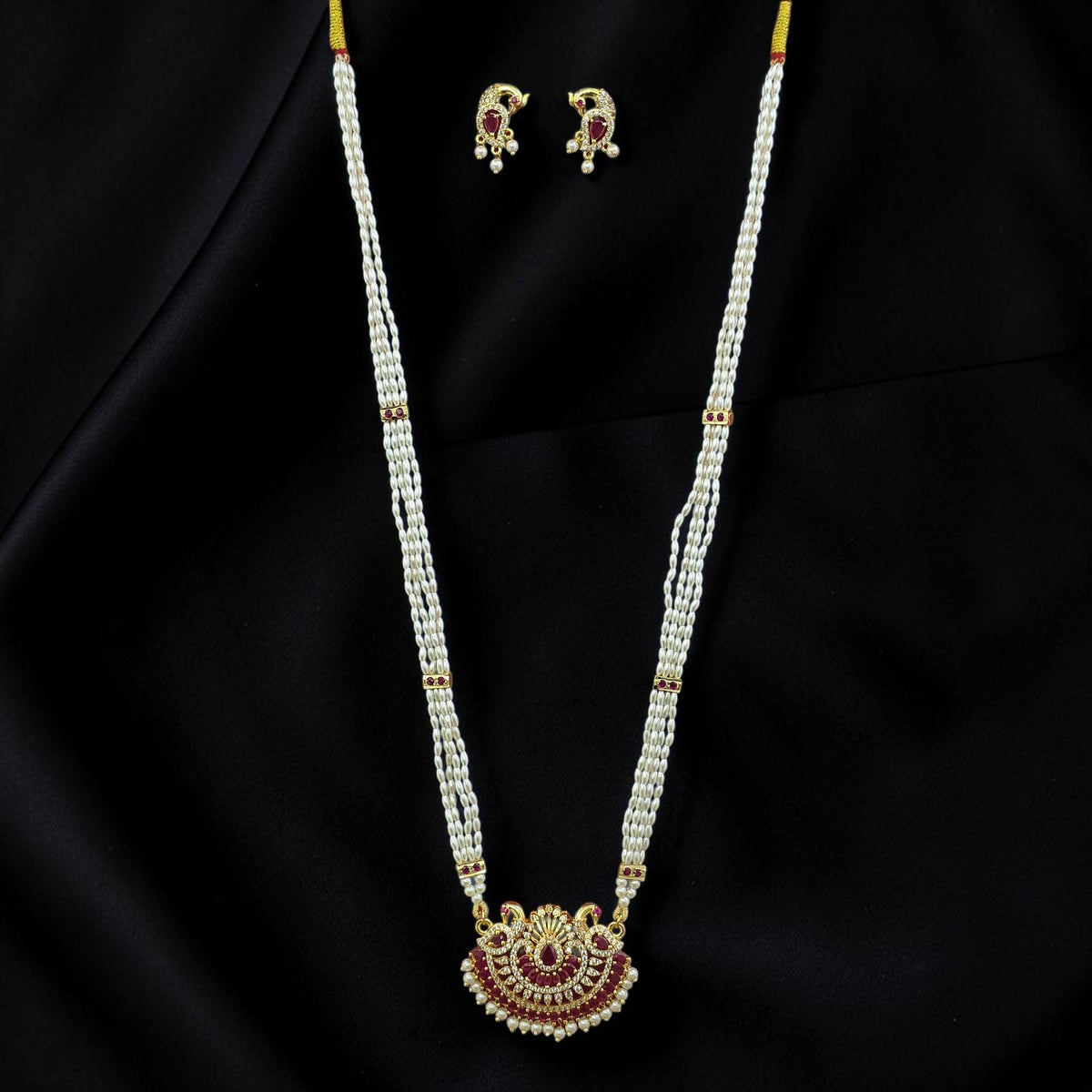 Maharashtrian-style tanmani necklace set with pendant and pearls